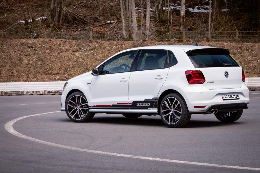  Volkswagen Polo GTi 230 2016 года  (фото 4 из 11)